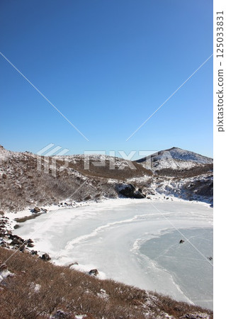 [Mountain climbing] Mount Kokonoe and blue sky! Oike completely frozen Tengu Castle (Tengu-ga-jo) #Oita Prefecture #Oike 125033831