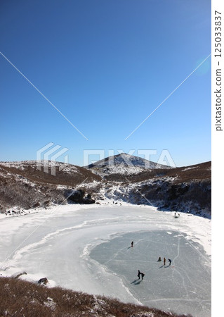 [Mountain climbing] Mount Kokonoe and blue sky! Oike completely frozen Tengu Castle (Tengu-ga-jo) #Oita Prefecture #Oike 125033837