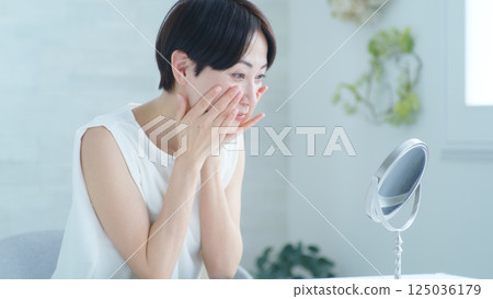 Skin care image for women in their 40s Skin care image for women in their 40s 125036179