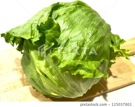 Fresh, crisp, large lettuce 11 Fresh, crisp, large lettuce 11 125037801