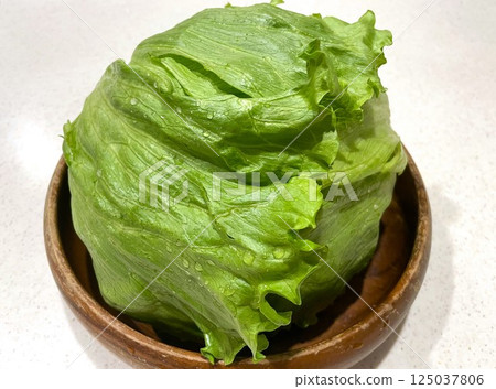 16 fresh, crunchy large lettuce heads 16 fresh, crunchy large lettuce heads 125037806