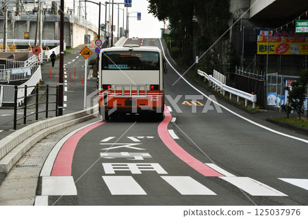 公車專用道路和公車 公車專用道路和公車 125037976