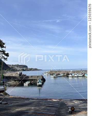 Small fishing port Small fishing port 125039876
