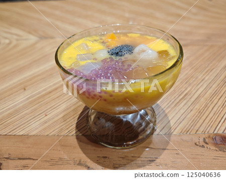 cocktail with ice, lemon, fig and strawberries cocktail with ice, lemon, fig and strawberries 125040636