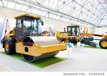 New road roller and motor grader New road roller and motor grader 125042028