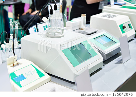 Chemical devices for the laboratory 125042076