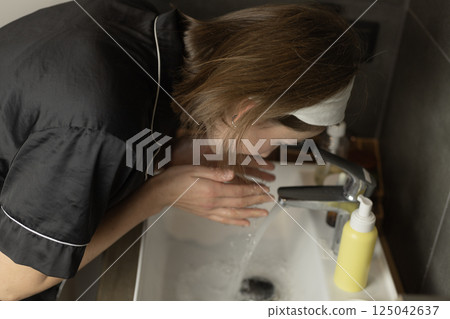 woman washing herself in the bathroom woman washing herself in the bathroom 125042637