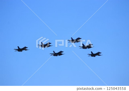 F-2 fighter jets flying in formation above Hyakuri Air Base, the key to the capital's air defense 125043558