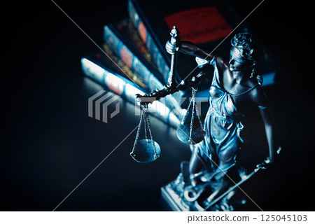 Law and justice symbol. Legal concept 125045103
