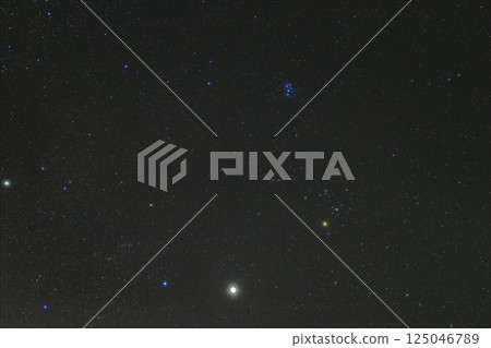 秋天的星空畢星團和昴宿星團 125046789