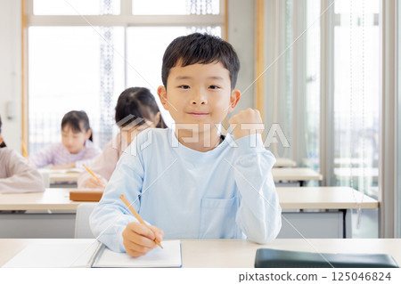 Elementary school students studying at cram school 125046824