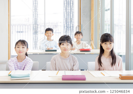 Elementary school students studying at cram school 125046834
