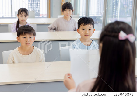 Elementary school students making a presentation 125046875