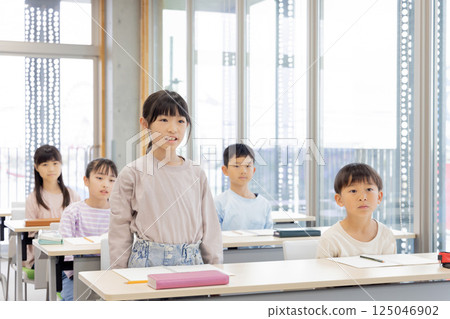 在補習班學習的小學生 125046902