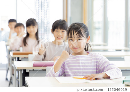 Elementary school students studying at cram school Elementary school students studying at cram school 125046919