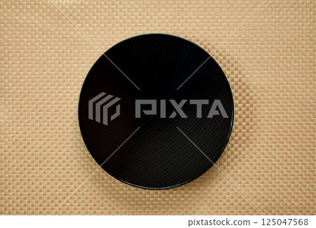 Checkered kitchen mat and black tray 125047568