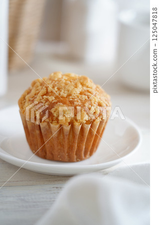 crumble muffin 125047818