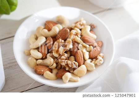 Mixed nuts 125047901