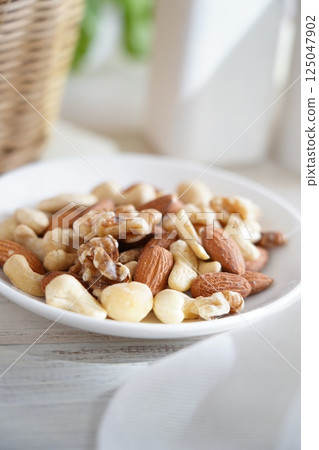 Mixed nuts Mixed nuts 125047902