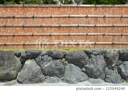 Stone and bamboo fences 125049240