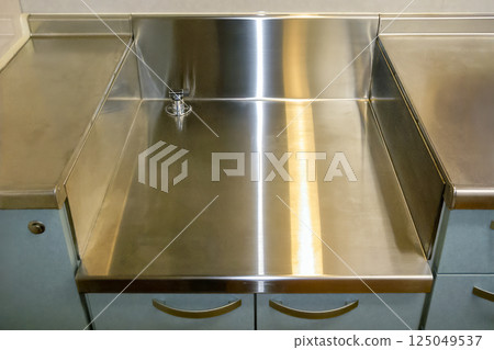 Gas stove in apartment 125049537