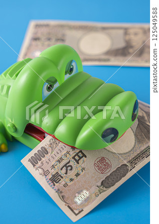 Crocodile obsessed with money Business Savings 125049588