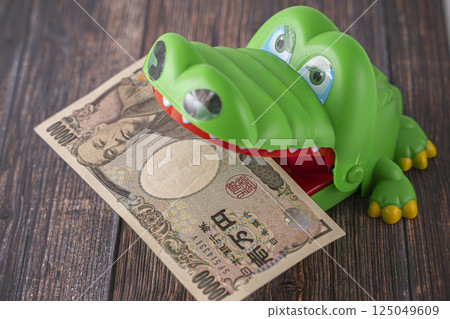 Crocodile obsessed with money Business Savings 125049609