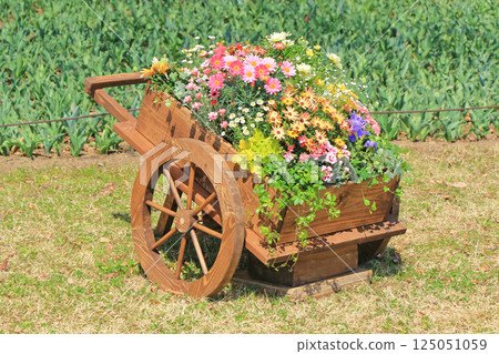 Spring flower arrangement: Flower float Spring flower arrangement: Flower float 125051059