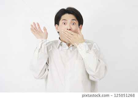 20 多歲男子，驚訝，白色背景 125051268
