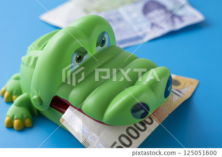Korean Money Won and Crocodile 125051600