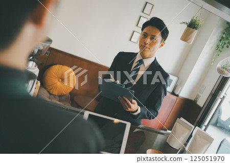 咖啡館 咖啡廳 業務員 125051970