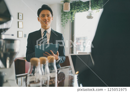 coffee shop, cafe, cafeteria 125051975