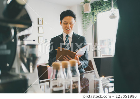 coffee shop, cafe, cafeteria 125051986