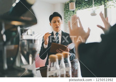 咖啡館 咖啡廳 業務員 125051992