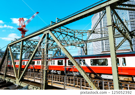 Railway bridge and construction crane Tokyo railway scene 2025.03 a-4 light color Railway bridge and construction crane Tokyo railway scene 2025.03 a-4 light color 125052392