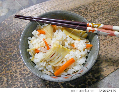 享受季節春天的竹筍飯照片！ 125052419