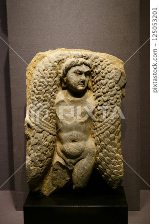 7784　Angel carrying a garland 125053201