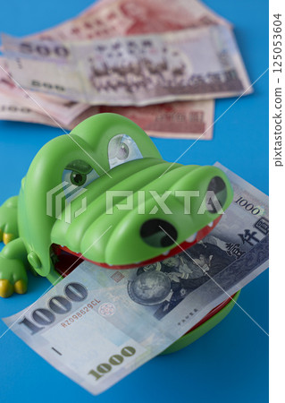 Taiwanese currency Yuan Overseas travel transaction Taiwanese dollar 125053604