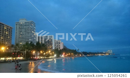 Hawaii beach, hotel and ocean, beautiful scenery just before sunset 125054261
