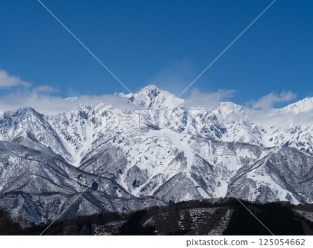 Clear skies and snow in the Northern Alps, Hakuba Village, Nagano Prefecture 125054662