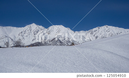 北阿爾卑斯山脈和滑雪勝地遠景長野縣白馬村 北阿爾卑斯山脈和滑雪勝地遠景長野縣白馬村 125054910