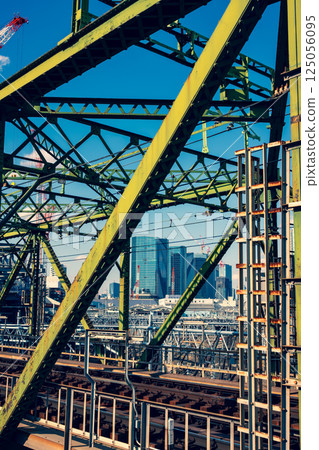 Railway bridge and skyscrapers Tokyo cityscape 2025.03 b-3 Warm and cool colors 125056095