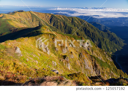 The autumn-colored northern ridgeline and the Asahi mountain range above the clouds as seen from Mt. Kitamata in the Iide mountain range 125057192