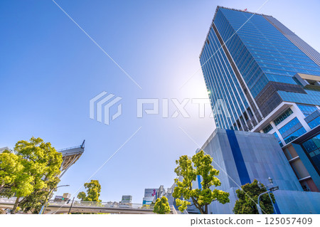 日本橫濱市容，俯瞰關內站前的基地門、橫濱關內塔等 = 2025 年 4 月 14 日 125057409