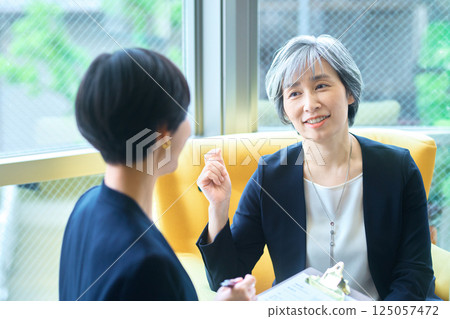高級女商人開會 高級女商人開會 125057472