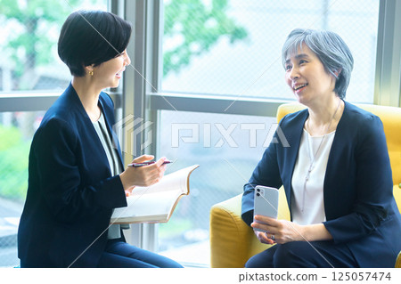 高級女商人開會 高級女商人開會 125057474