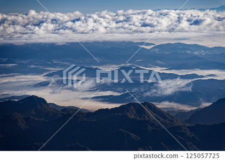 Morning sea of clouds seen from Mt. Kitamata in the Iide mountain range 125057725