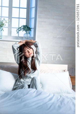 A woman relaxing in bed 125057781