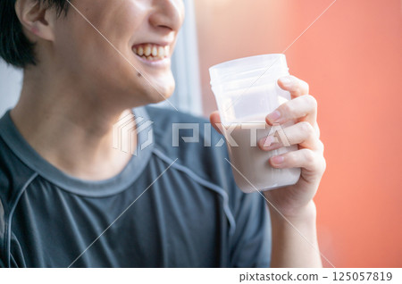 Men drinking protein in the gym 125057819