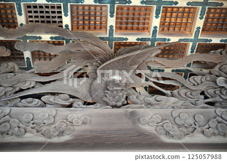Carvings on the transom of the gate of Takamatsu Yashima Shrine 125057988